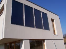 Pannelli solari in posizione verticale: massimo design e minimo rendimento?