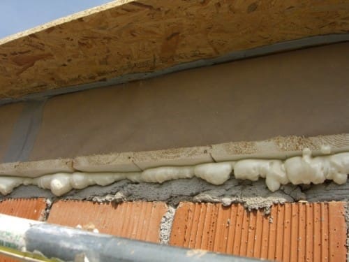 sigillare con schiuma tra tavolato e muratura