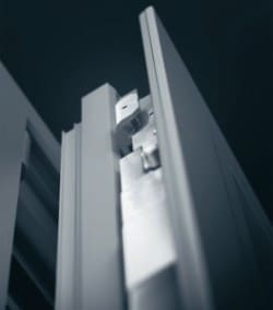 La finestra con eccellenti proprietà di isolamento può essere in alluminio