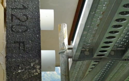 VMC decentralizzata - Foto posa isolamento esterno e vmc – Zona Climatica E – GG 2815 – Valli del Pasubio VI 5 posa isolamento esterno e vmc – Zona Climatica E – GG 2815 – Valli del Pasubio VI-02