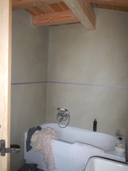 finitura interna parete - Foto posa intonaco interno – Zona Climatica E – GG 2173 – Porano (Terni) 4 Posa intonaco interno in argilla e paglia spessore 30mm in edificio in legno a telaio-03