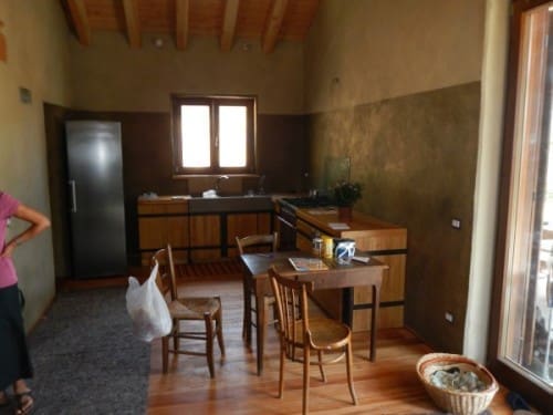 finitura interna parete - Foto posa intonaco interno – Zona Climatica E – GG 2173 – Porano (Terni) 5 Posa intonaco interno in argilla e paglia spessore 30mm in edificio in legno a telaio-04