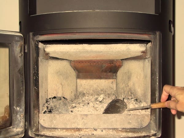 accensione stufa a legna con pellet senza fumo-02