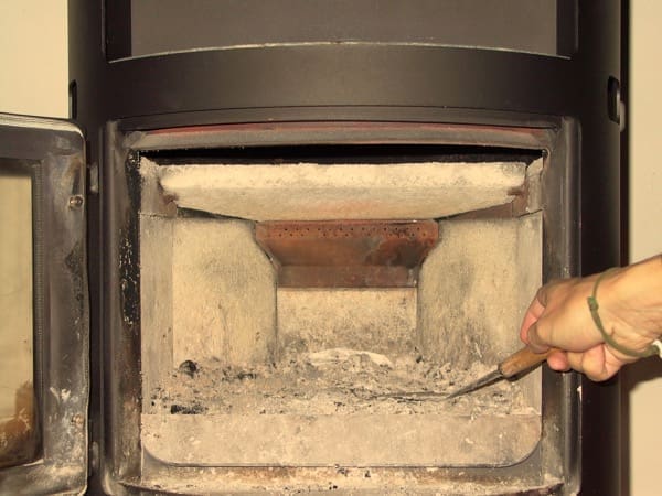 accensione stufa a legna con pellet senza fumo-03