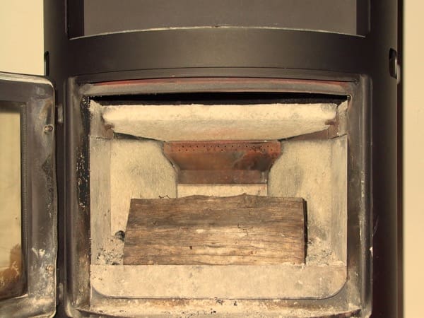 accensione stufa a legna con pellet senza fumo-04