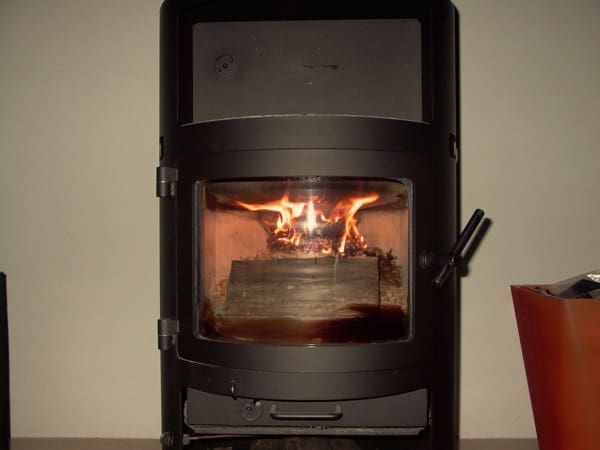 accensione stufa a legna con pellet senza fumo-15