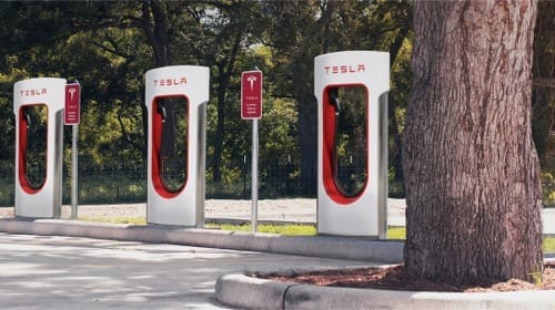 auto elettrica - Gli italiani sono pronti per usare auto elettriche? 3 italiani-auto-elettriche-ricariche-tesla-02
