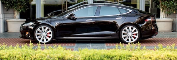auto-elettrica-energia-fonti-rinnovabili-autonomia-supercharger-tesla