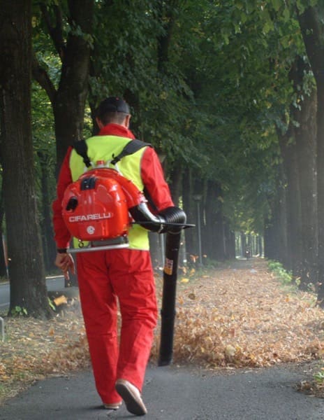 cattive abitudini fuori casa - Stop all'uso dei soffiatori d'aria 22 stop-uso-soffiatori-aria-pm-polveri-12
