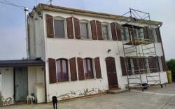 Isolamento e risanamento essenziale di una casa in bimattoni in zona climatica E