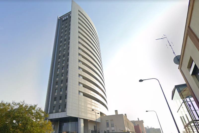 facciata ventilata - A fuoco il grattacielo "Torre dei Moro" a Milano (con AGGIORNAMENTO) 3