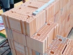 Ampliamento sopra solaio garage, laterizio rettificato, settimana 2
