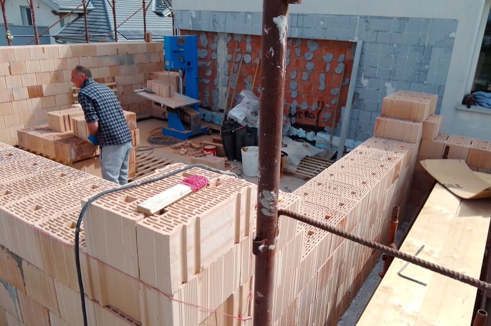 costruire in laterizio - Ampliamento sopra solaio garage, laterizio rettificato, settimana 2 11 costruire in laterizio - Ampliamento sopra solaio garage, laterizio rettificato, settimana 2 10