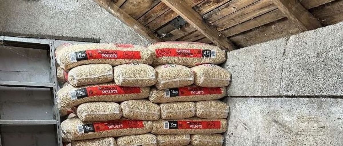 isolamento sottotetto - Isolamento del sottotetto con pellet disteso nel solaio 3