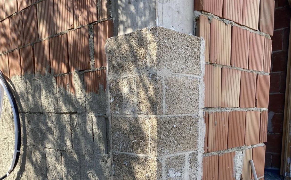 isolamento esterno a cappotto - Isolamento ponte termico del pilastro con calcecanapa 10