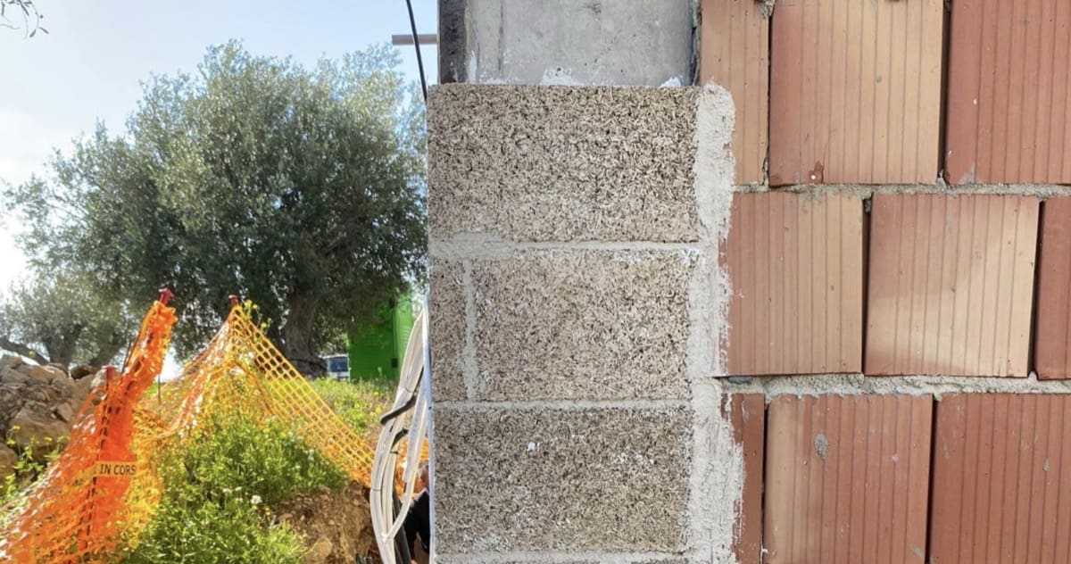 isolamento esterno a cappotto - Isolamento ponte termico del pilastro con calcecanapa 9
