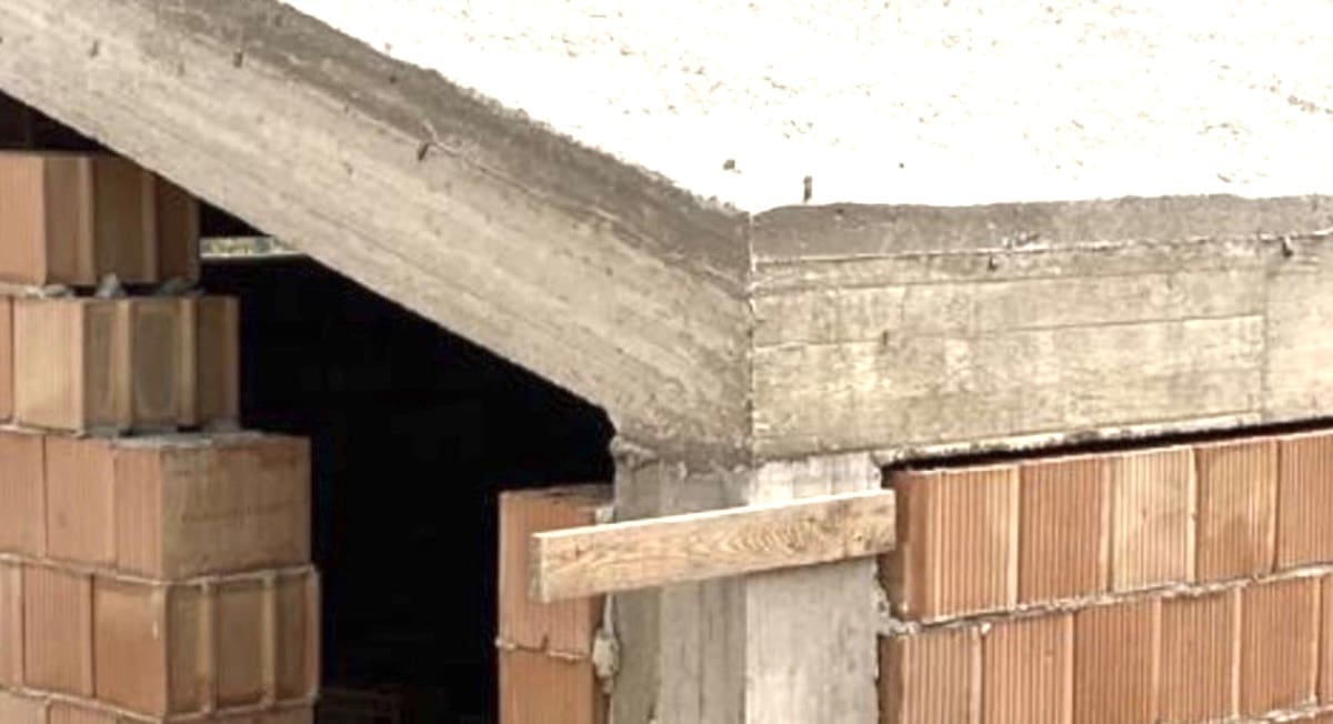 isolamento esterno a cappotto - Isolamento ponte termico del pilastro con calcecanapa 4