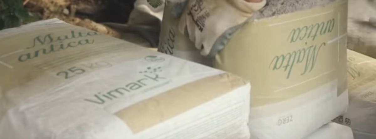 costruire in pietra - Martijn e la malta antica per la nuova baita in pietra locale 4