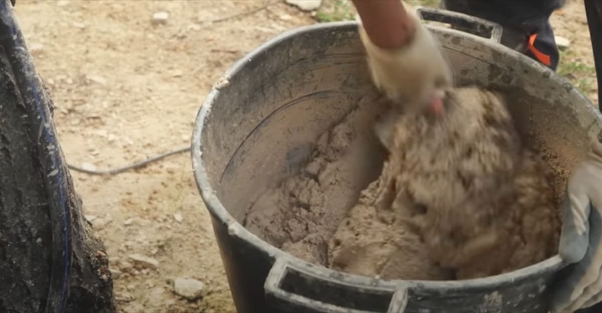 costruire in pietra - Martijn e la malta antica per la nuova baita in pietra locale 6