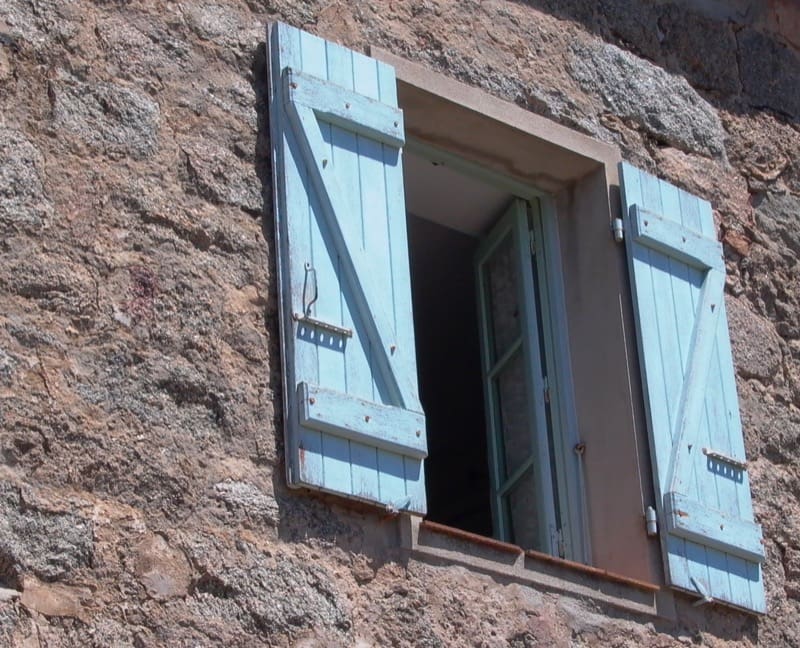ARCHITETTURA - L' isolation en granit devient une maison de vacances en Corse 25