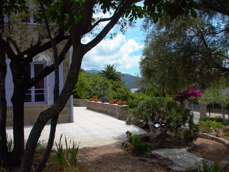 ARCHITETTURA - L' isolation en granit devient une maison de vacances en Corse 93