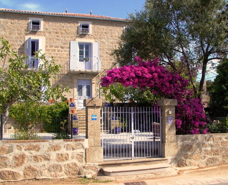 ARCHITETTURA - L' isolation en granit devient une maison de vacances en Corse 1