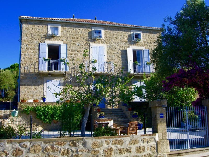 ARCHITETTURA - L' isolation en granit devient une maison de vacances en Corse 74