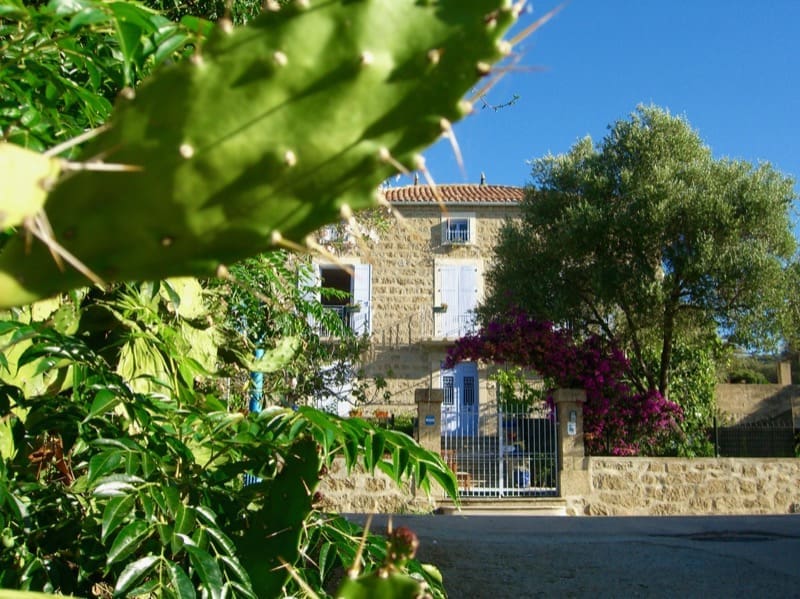 ARCHITETTURA - L' isolation en granit devient une maison de vacances en Corse 85