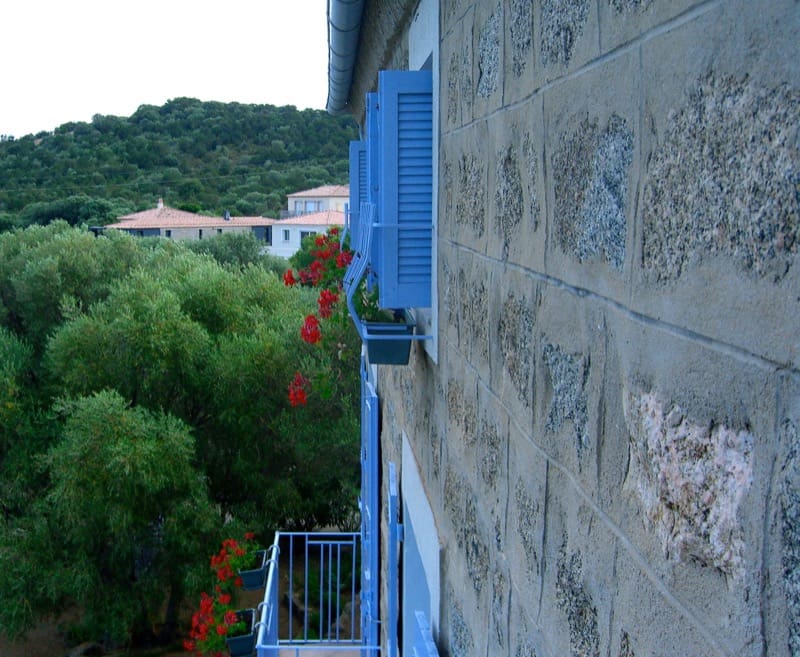 ARCHITETTURA - L' isolation en granit devient une maison de vacances en Corse 81