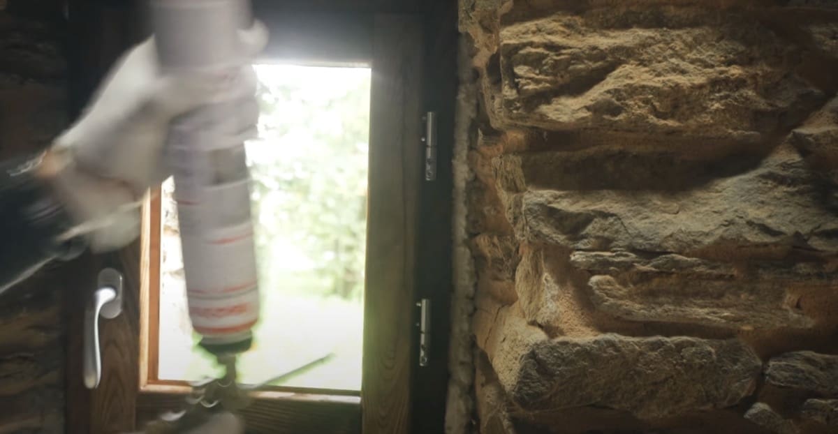 posa serramento - Posa finestra in baita in luce con schiuma 7 posa serramento - Posa finestra in baita in luce con schiuma 7