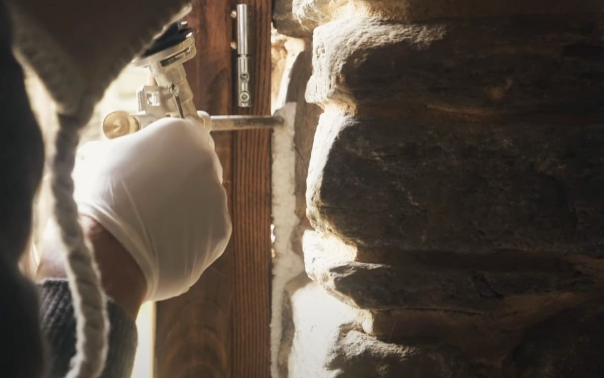 posa serramento - Posa finestra in baita in luce con schiuma 3 posa serramento - Posa finestra in baita in luce con schiuma 3