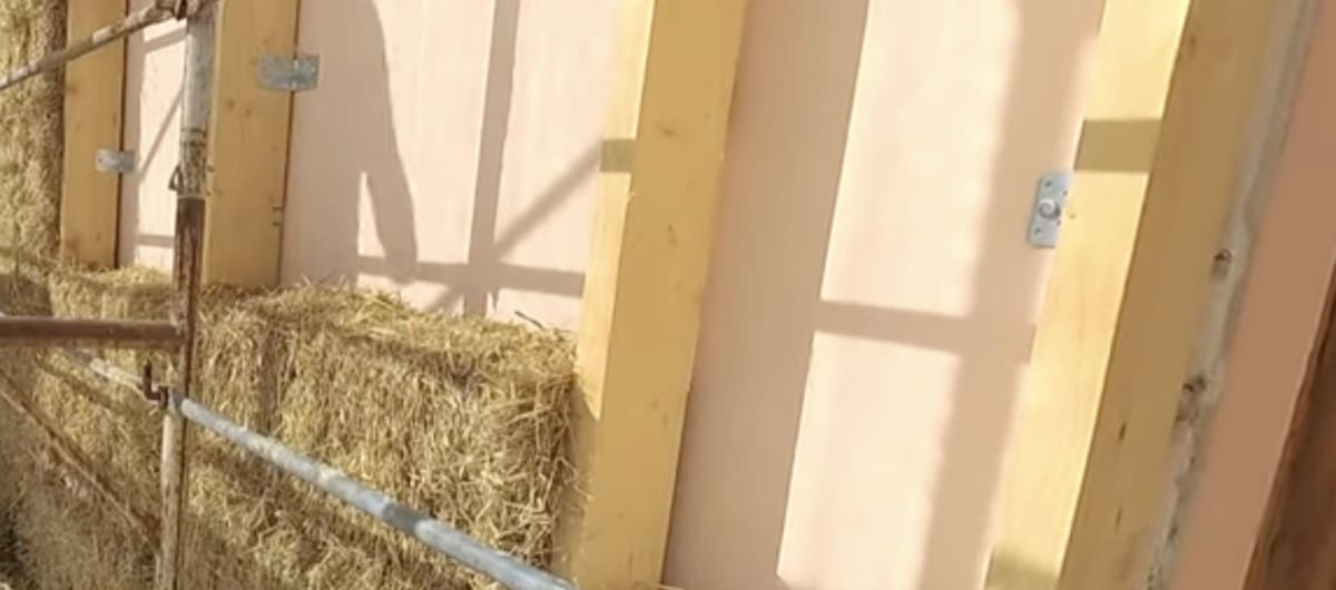 nozioni isolamento parete - Comprimere l' isolante termico (balle di paglia) per avere più isolamento 7