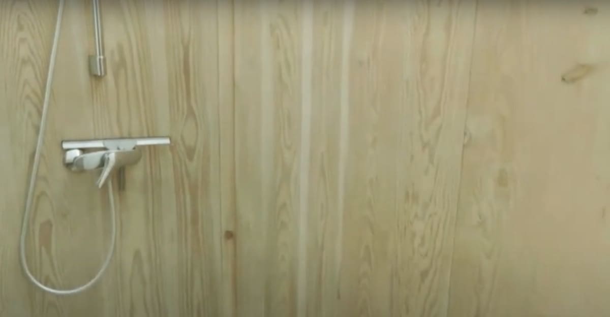 costruire in terra cruda - Casa in argilla e pavimento isolato senza barriera al vapore 7