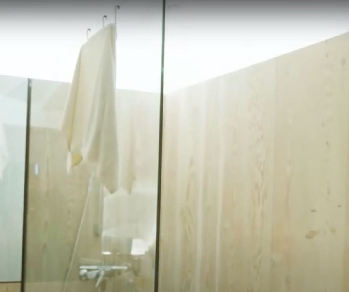 costruire in terra cruda - Casa in argilla e pavimento isolato senza barriera al vapore 9