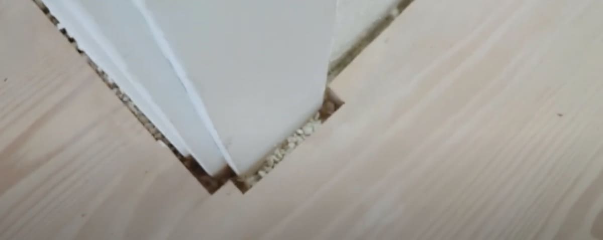 costruire in terra cruda - Casa in argilla e pavimento isolato senza barriera al vapore 12