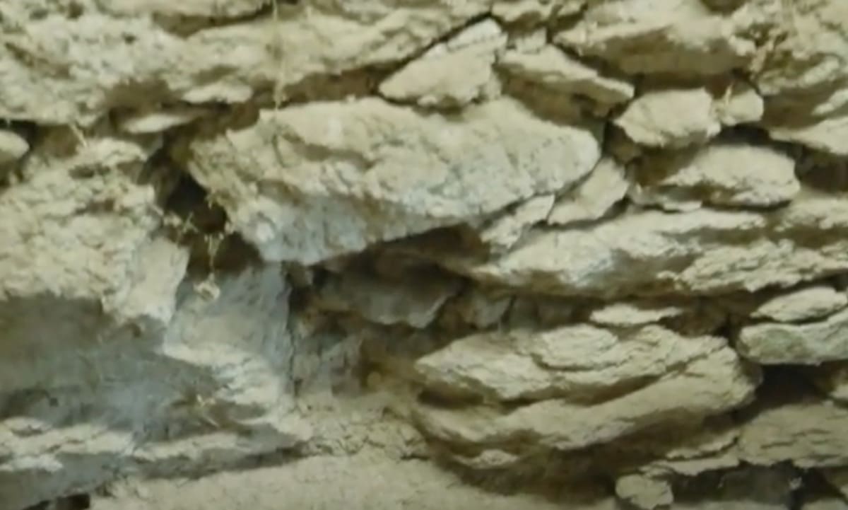 costruire in terra cruda - Casa in argilla e pavimento isolato senza barriera al vapore 20