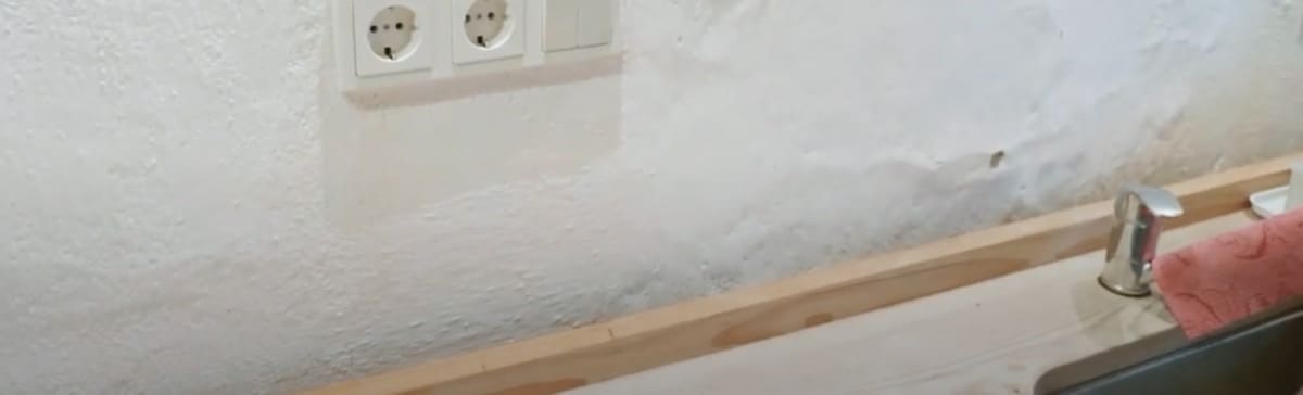 costruire in terra cruda - Casa in argilla e pavimento isolato senza barriera al vapore 22