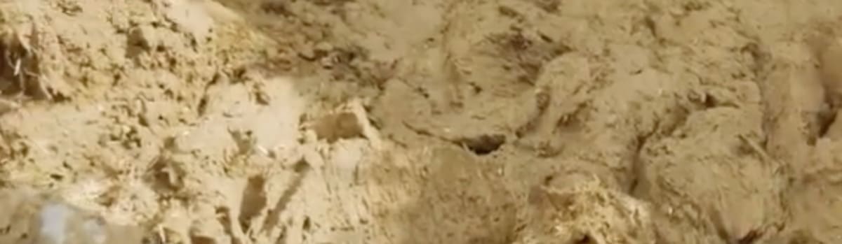 costruire in terra cruda - Casa in argilla e pavimento isolato senza barriera al vapore 23