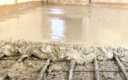 Pavimento contro terra: la calce sfida cemento, bitume e igloo