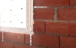 Casa al grezzo, isolamento interno e posa nuova finestra