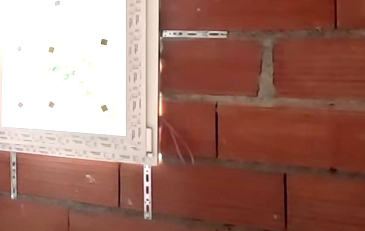 Casa al grezzo, isolamento interno e posa nuova finestra