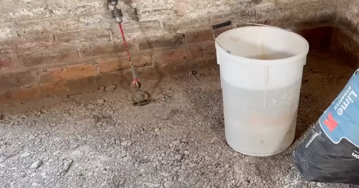 isolamento interno - Acqua pulita e calce idrata, la mano antica che prepara il muro 4 isolamento interno - Acqua pulita e calce idrata, la mano antica che prepara il muro 4